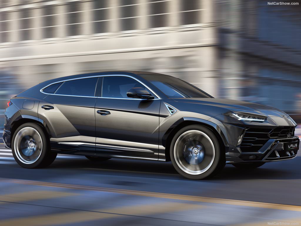 Lamborghini Urus gris profil